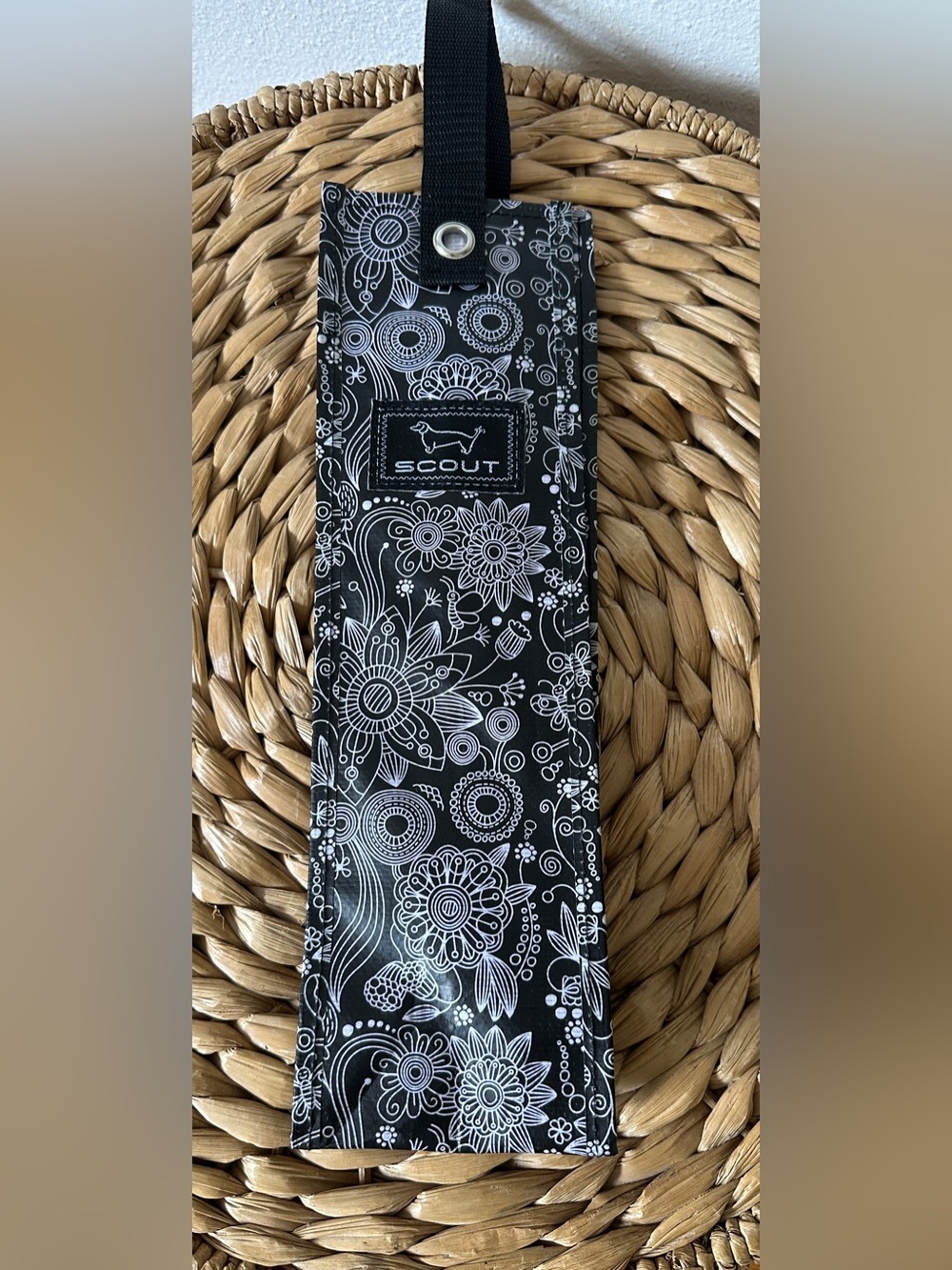 SCOUT Spirit Chillah Insulated Wine Tote Bag Black White Floral Like New